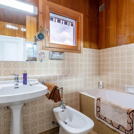 Spacious Flat With Balcony In アパート シャモニー