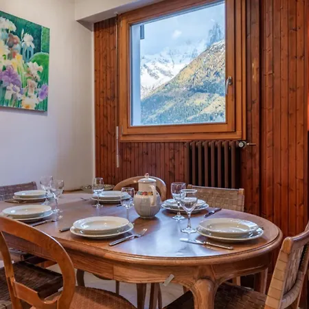 Spacious Flat With Balcony In * Chamonix