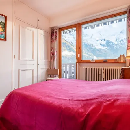 Spacious Flat With Balcony In Appartamento