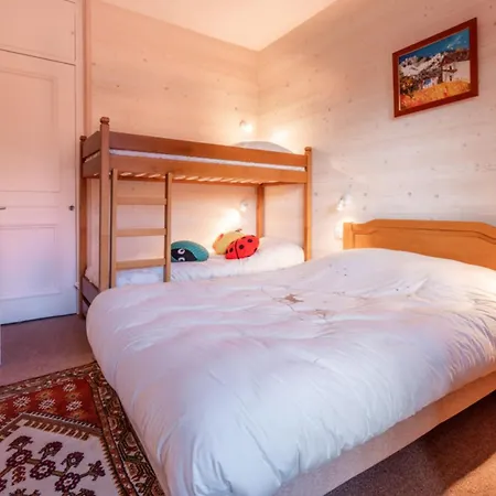 Spacious Flat With Balcony In Appartamento Chamonix