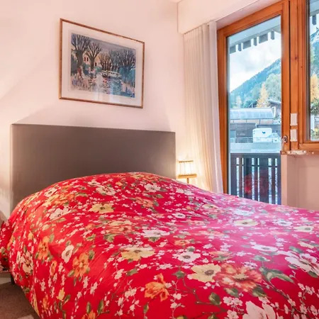 Spacious Flat With Balcony In