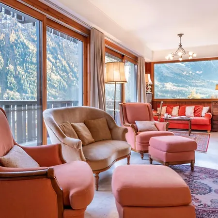 Spacious Flat With Balcony In Appartamento